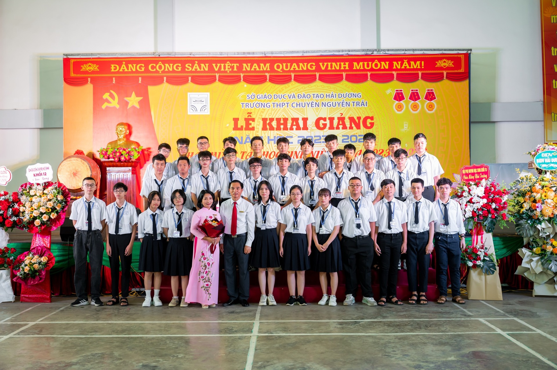 Nhấn để phóng to